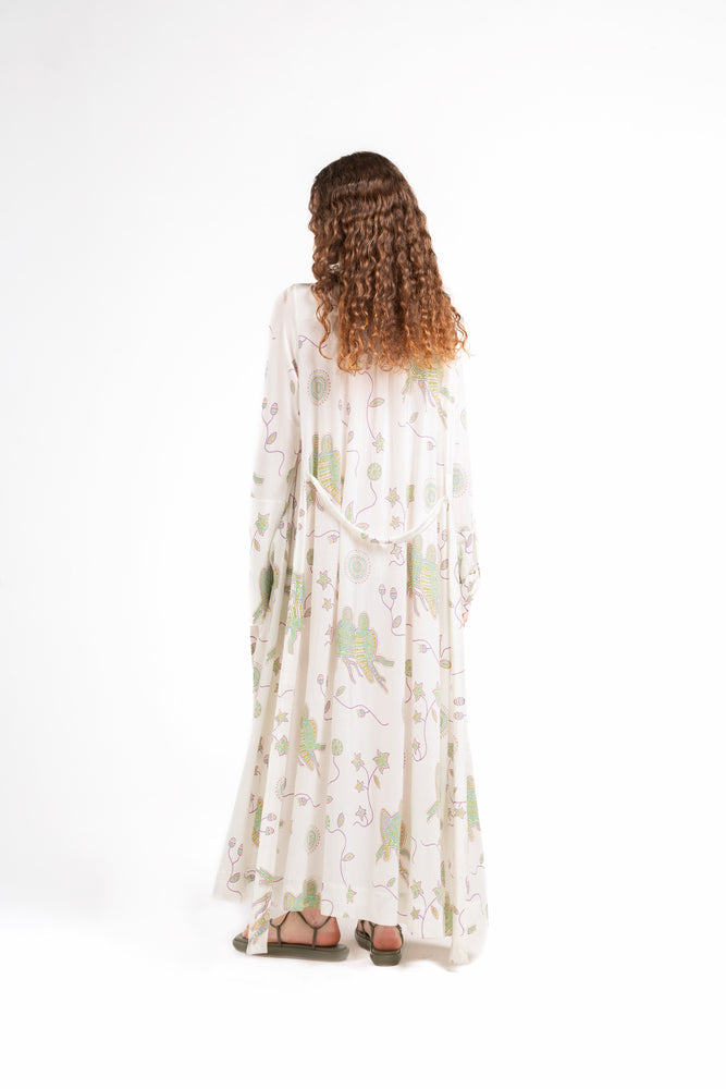 
                  
                    donna di spalle indossa tuyo kimono bianco latte con stampa pappagalli colorati con texture a mosaico di Noodle Beachwear dalla collezione 2025 estiva Noodle Mirage

back of girl wearing tuyo kimono printed whitewith print of colorful parrot and texture
                  
                