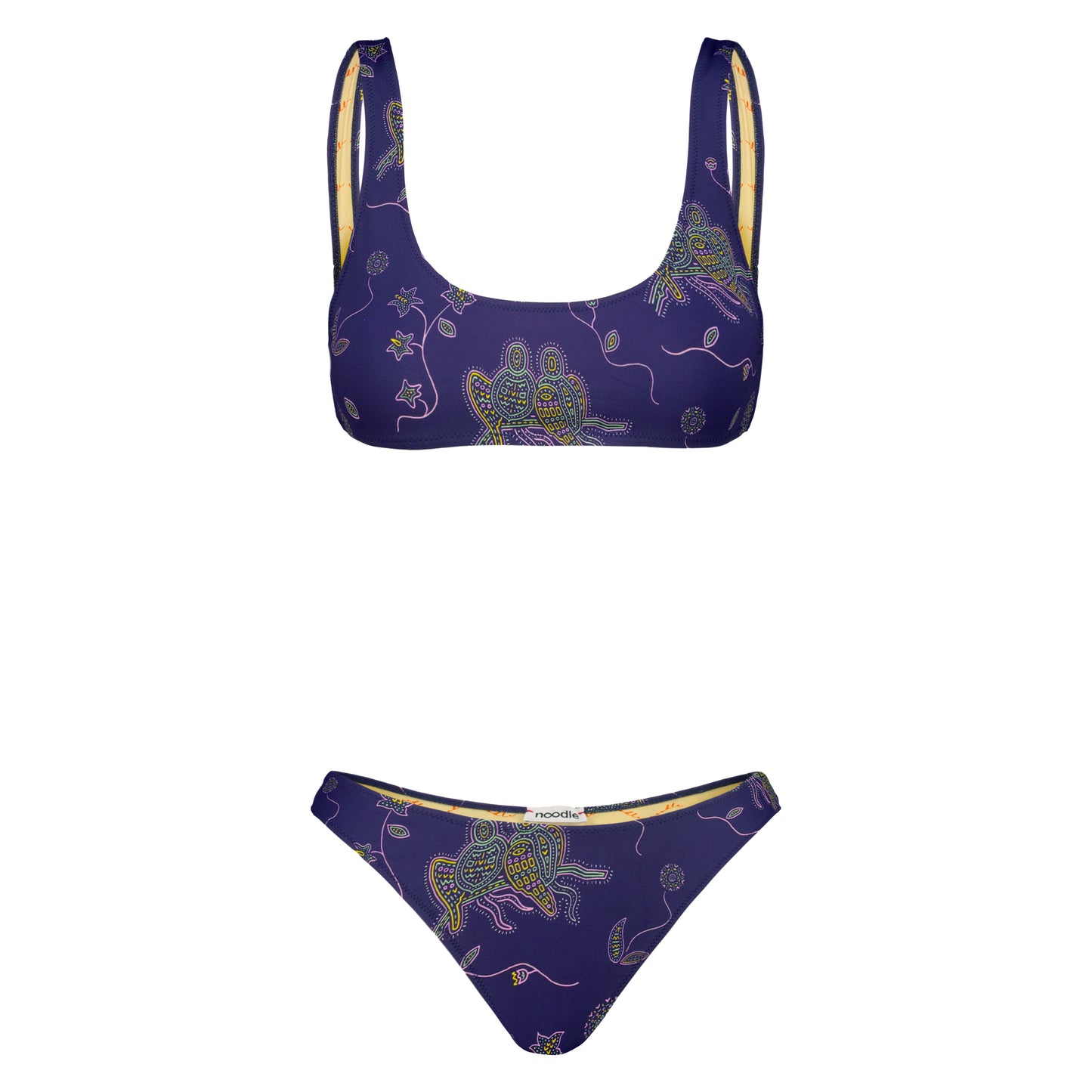 bikini Zoe di colore blu notte con stampa a mosaico di pappagalli verdi gialli e viola con sole e fiori onirici dalla collezione nuova 2025 noodle mirage estiva di Noodle Beachwear made in italy

Zoe two-pieces dark blue bikini with mosaic print of green yellow and purple parrots with dreamlike sun and flowers from the new 2025 noodle mirage summer collection by Noodle Beachwear